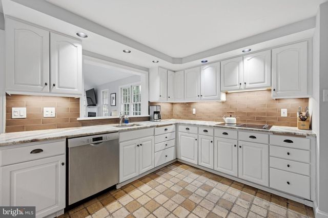 601 CEDAR LN, Villanova, PA 19085