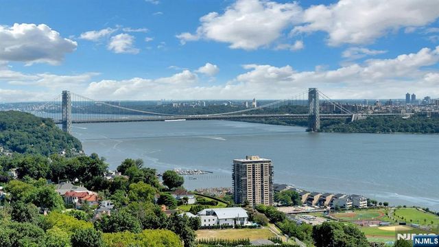 200 Winston Drive 2504, Cliffside Park, NJ 07010