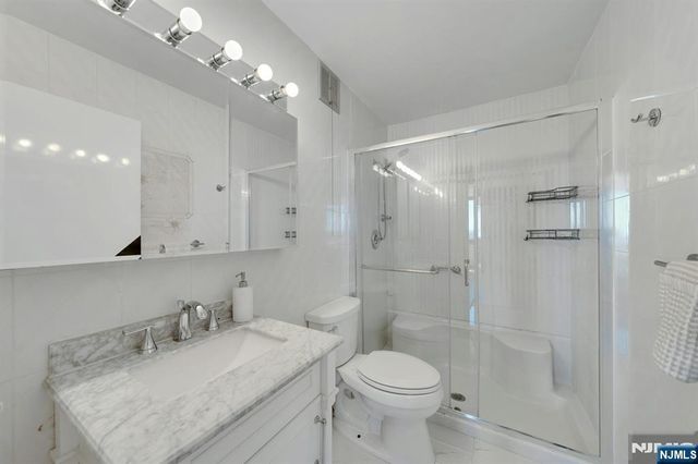 200 Winston Drive 2504, Cliffside Park, NJ 07010