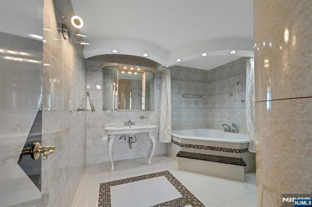 200 Winston Drive 2504, Cliffside Park, NJ 07010