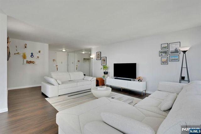 200 Winston Drive 2504, Cliffside Park, NJ 07010