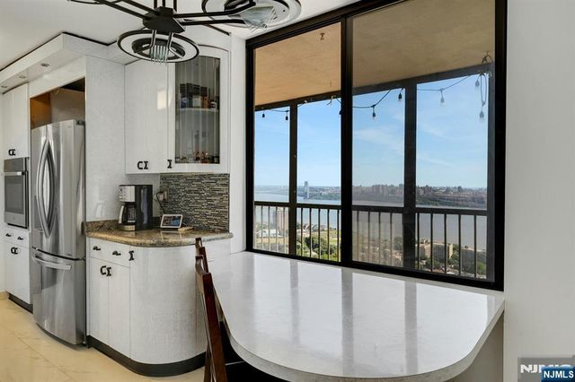 200 Winston Drive 2504, Cliffside Park, NJ 07010