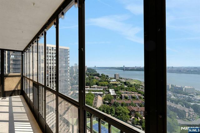 200 Winston Drive 2504, Cliffside Park, NJ 07010