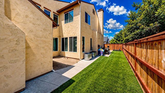1267 Casual Ln, Turlock, CA 95382