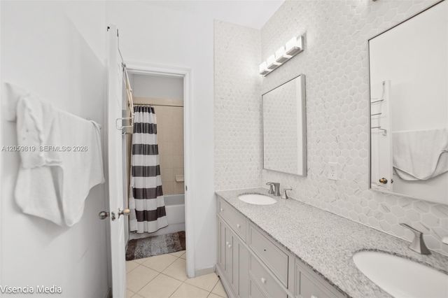 3160 NE 1st DR, Homestead, FL 33033