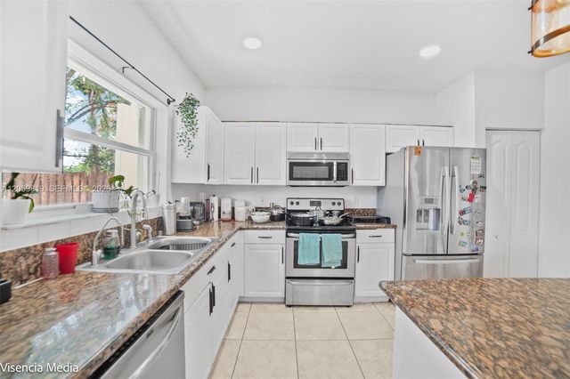 3160 NE 1st DR, Homestead, FL 33033
