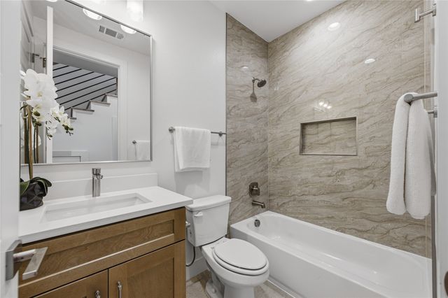 2925 Spruce Valley Lane 306, Dallas, TX 75233