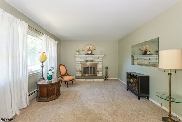 8 Shirley Ter, Kinnelon Boro, NJ 07405