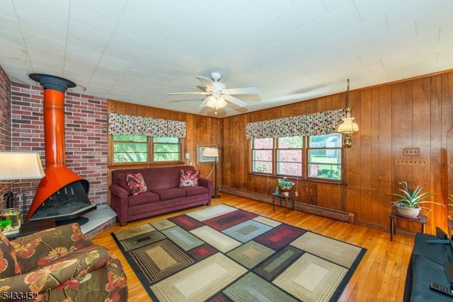 8 Shirley Ter, Kinnelon Boro, NJ 07405