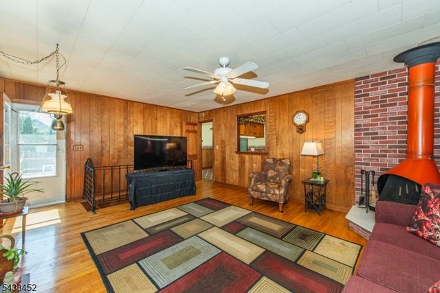 8 Shirley Ter, Kinnelon Boro, NJ 07405