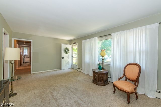 8 Shirley Ter, Kinnelon Boro, NJ 07405