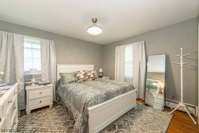 8 Shirley Ter, Kinnelon Boro, NJ 07405