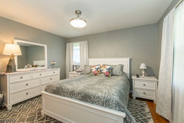 8 Shirley Ter, Kinnelon Boro, NJ 07405