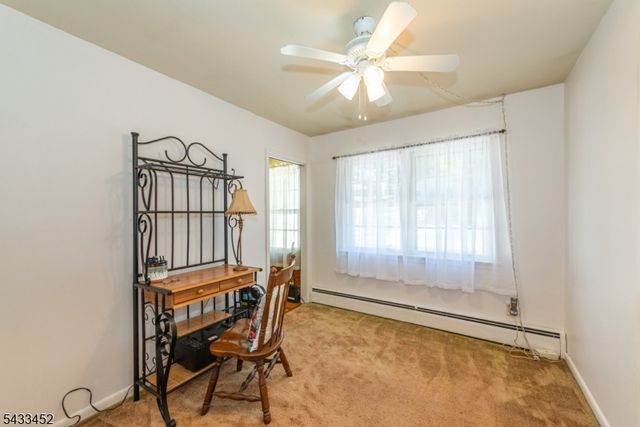8 Shirley Ter, Kinnelon Boro, NJ 07405