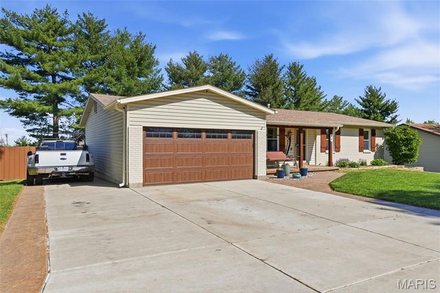 59 Dogwood Lane, St Peters, MO 63376