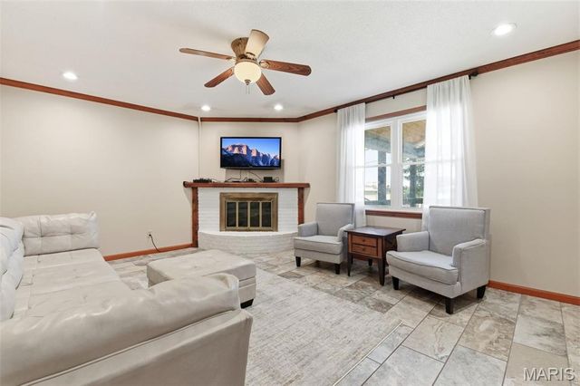 59 Dogwood Lane, St Peters, MO 63376