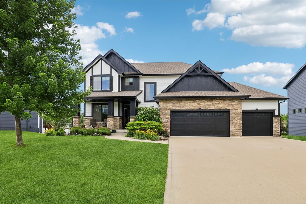 16781 Verona Hills Drive, Clive, IA 50325