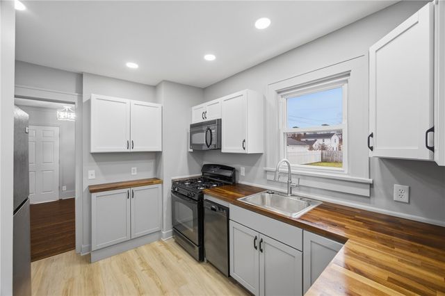 226 Barry Road, Irondequoit, NY 14617