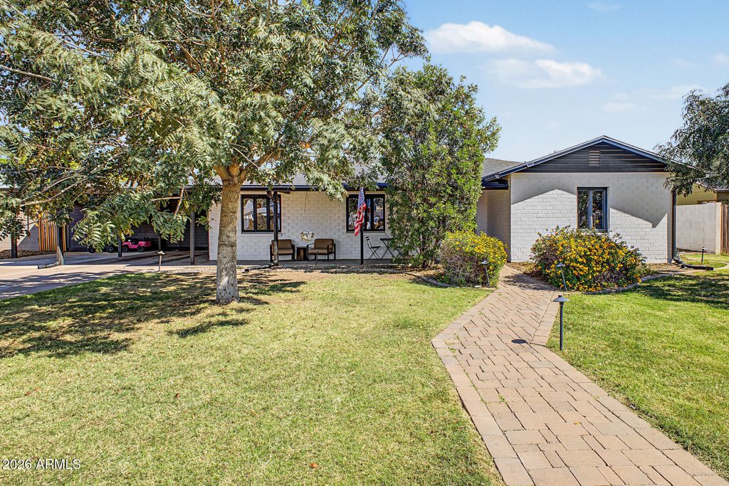 2221 N LAUREL Avenue, Phoenix, AZ 85007 — exterior