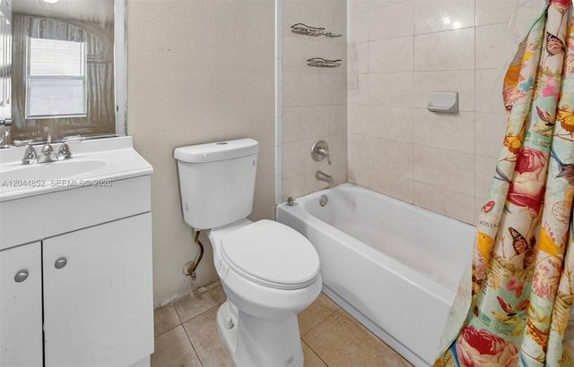 812 NW 70th St, Miami, FL 33150