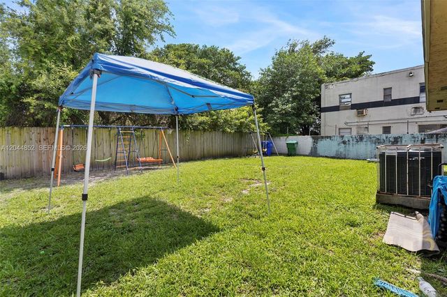 812 NW 70th St, Miami, FL 33150