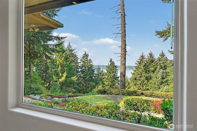 1045 Paha View Drive, Fox Island, WA 98333