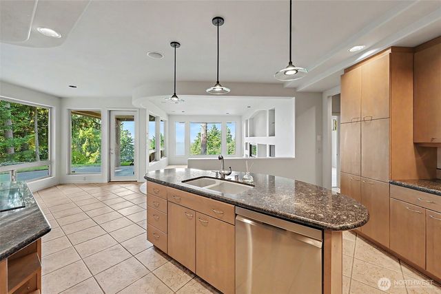 1045 Paha View Drive, Fox Island, WA 98333