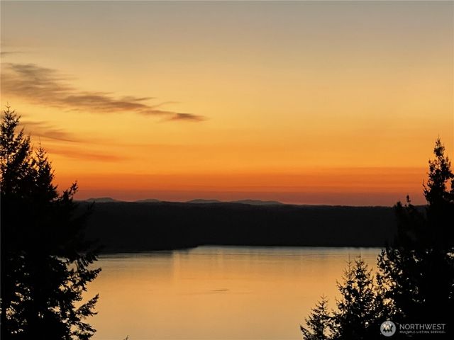 1045 Paha View Drive, Fox Island, WA 98333