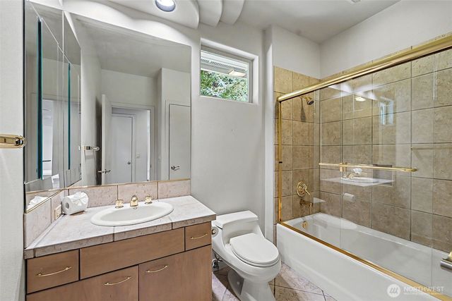 1045 Paha View Drive, Fox Island, WA 98333