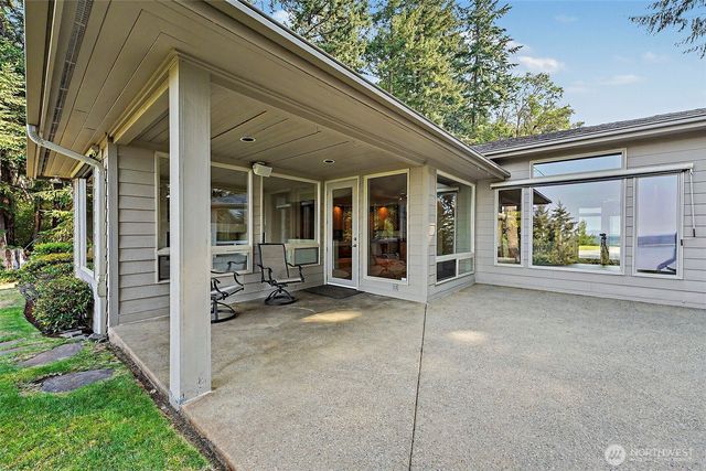 1045 Paha View Drive, Fox Island, WA 98333
