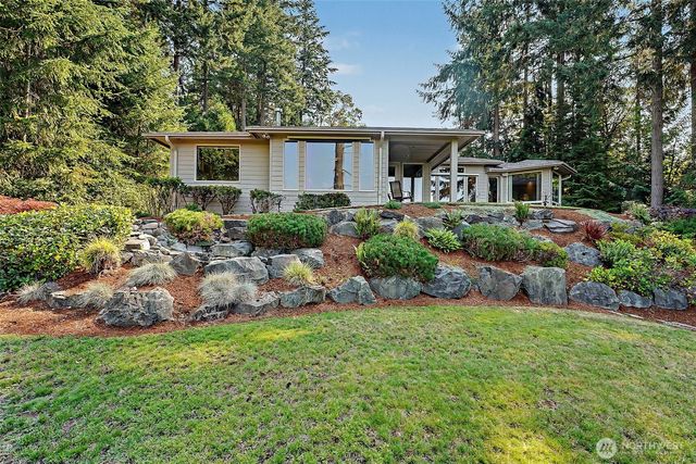 1045 Paha View Drive, Fox Island, WA 98333