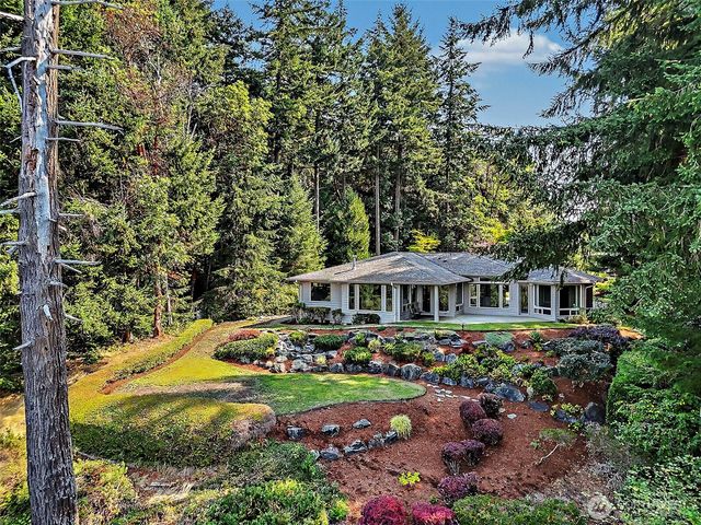 1045 Paha View Drive, Fox Island, WA 98333