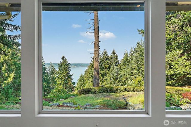 1045 Paha View Drive, Fox Island, WA 98333