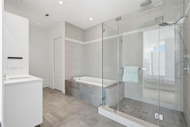 4521 San Felipe Street 1904, Houston, TX 77027