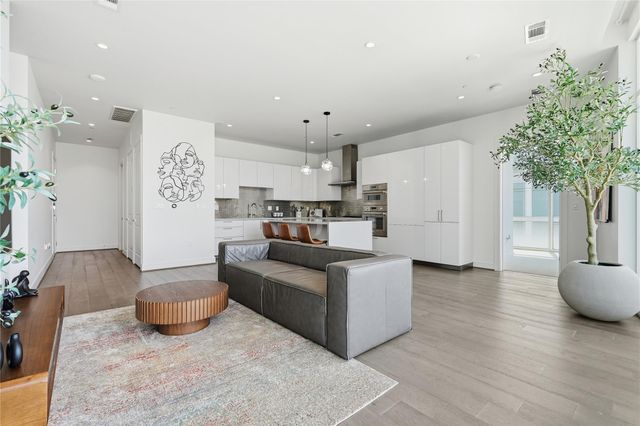 4521 San Felipe Street 1904, Houston, TX 77027