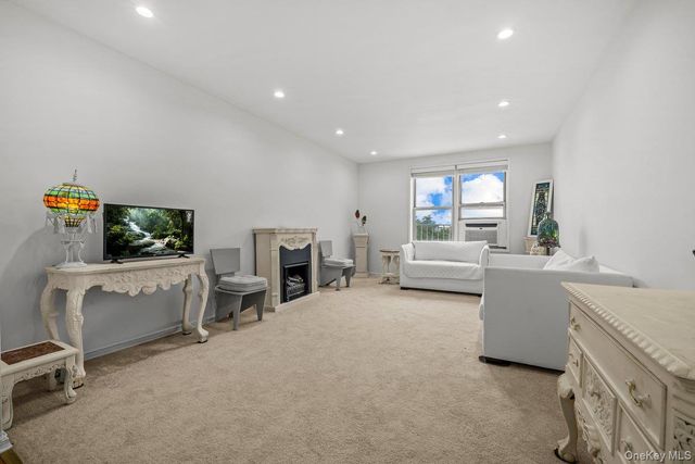517 Riverdale 4D, Yonkers, NY 10705