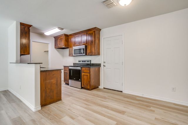 3955 Alamo Avenue, Fort Worth, TX 76107