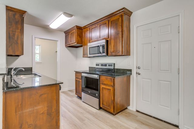 3955 Alamo Avenue, Fort Worth, TX 76107