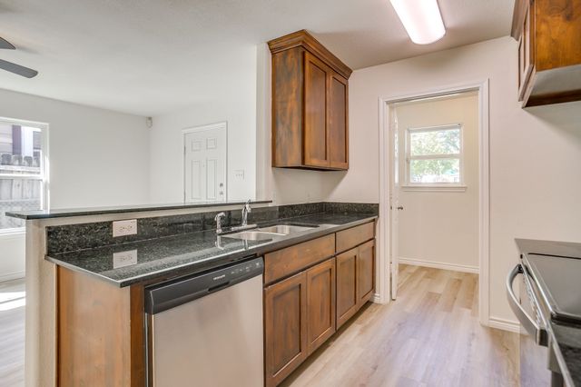 3955 Alamo Avenue, Fort Worth, TX 76107