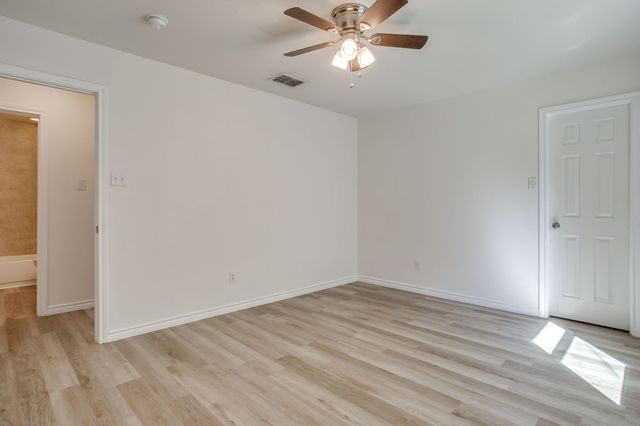 3955 Alamo Avenue, Fort Worth, TX 76107