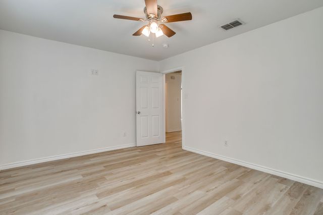 3955 Alamo Avenue, Fort Worth, TX 76107