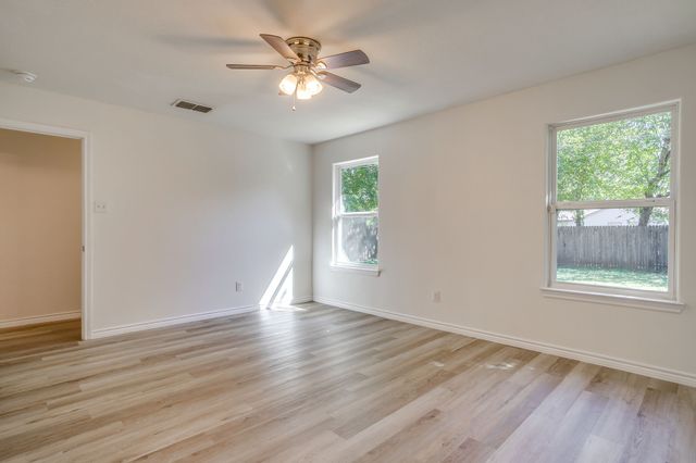 3955 Alamo Avenue, Fort Worth, TX 76107