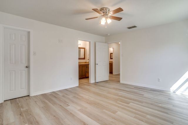 3955 Alamo Avenue, Fort Worth, TX 76107