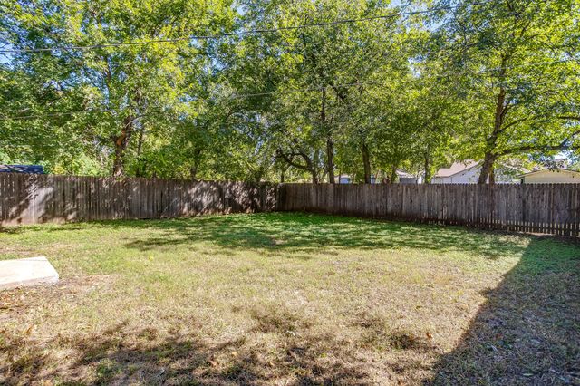 3955 Alamo Avenue, Fort Worth, TX 76107