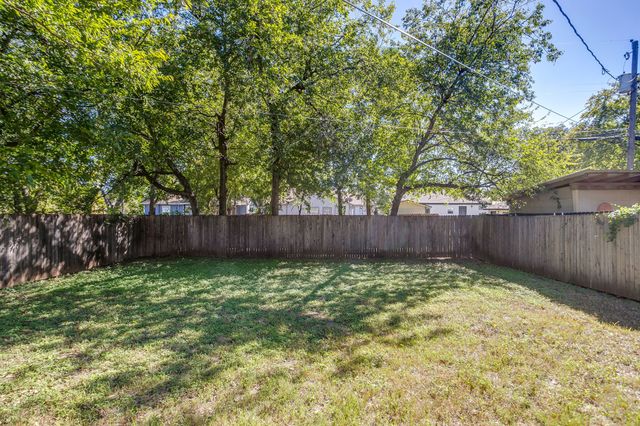 3955 Alamo Avenue, Fort Worth, TX 76107