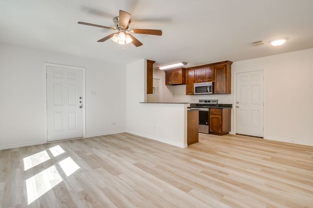 3955 Alamo Avenue, Fort Worth, TX 76107