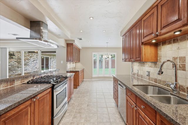 2009 Tanglewood Drive, Grapevine, TX 76051