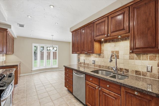 2009 Tanglewood Drive, Grapevine, TX 76051