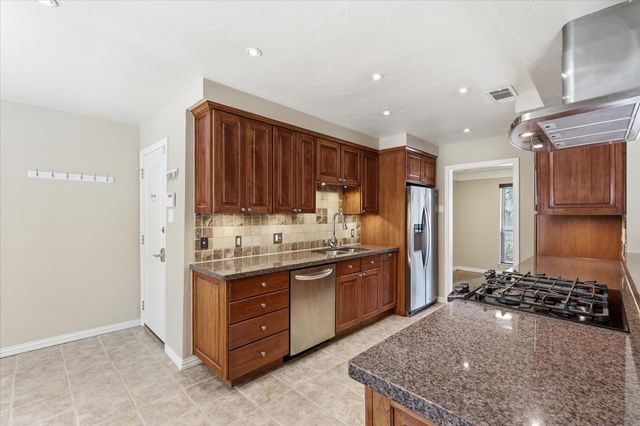 2009 Tanglewood Drive, Grapevine, TX 76051