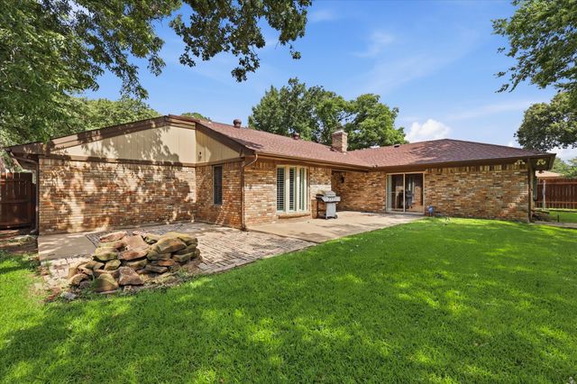 2009 Tanglewood Drive, Grapevine, TX 76051